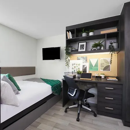 For Students Only Tower In Apartament Bristol