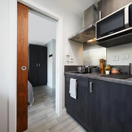 Apartment For Students Only Tower In Bristol